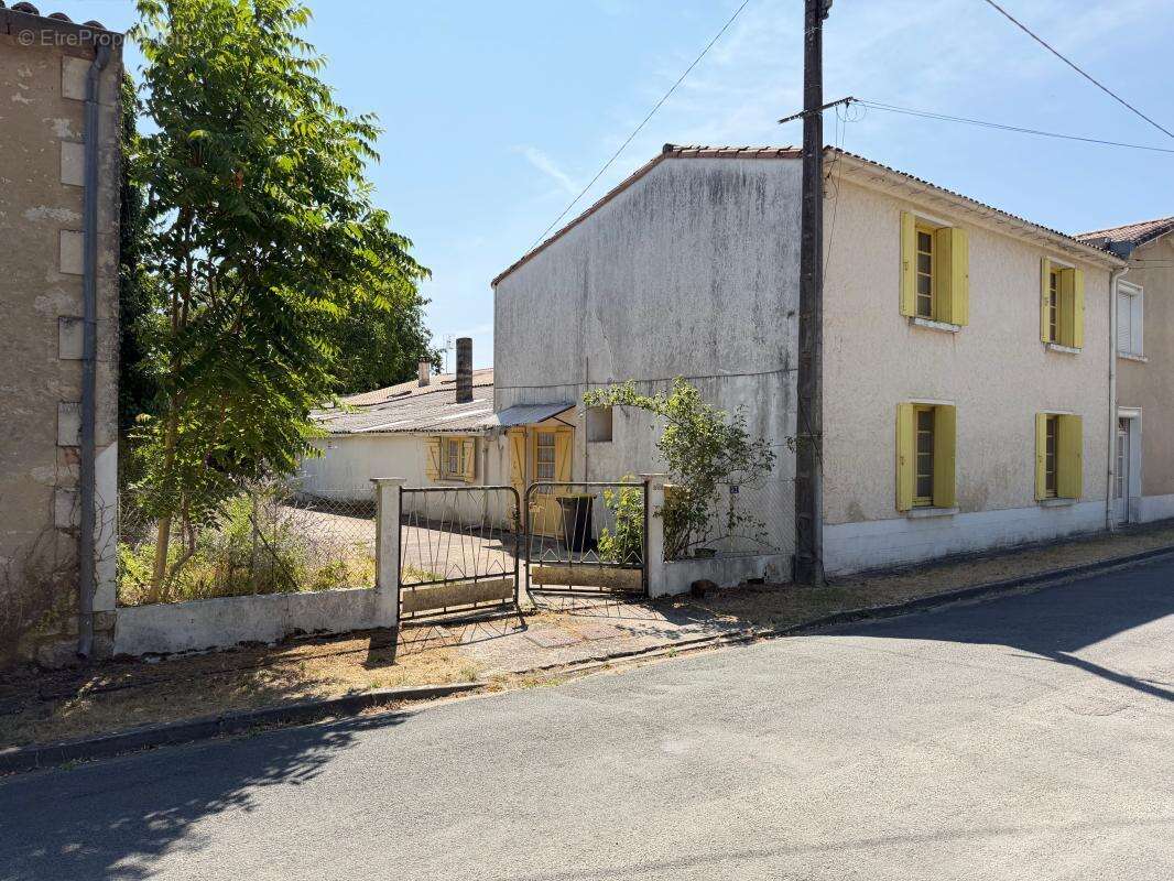 MAISON 6 PIECES + DEPENDANCE à rénover près du centre ville - photo 2