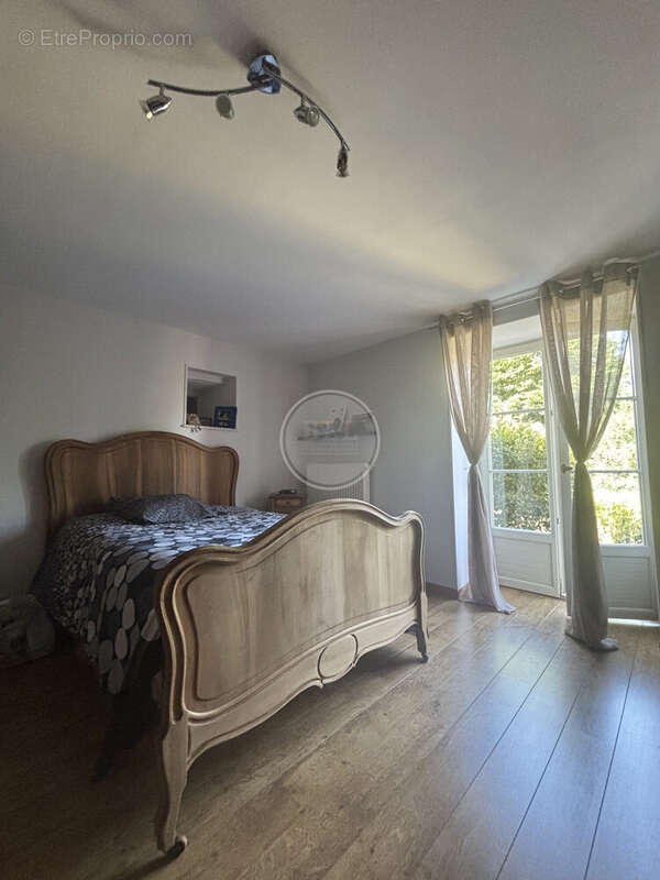 Maison 240 m² à Sain-Bel  - photo 8