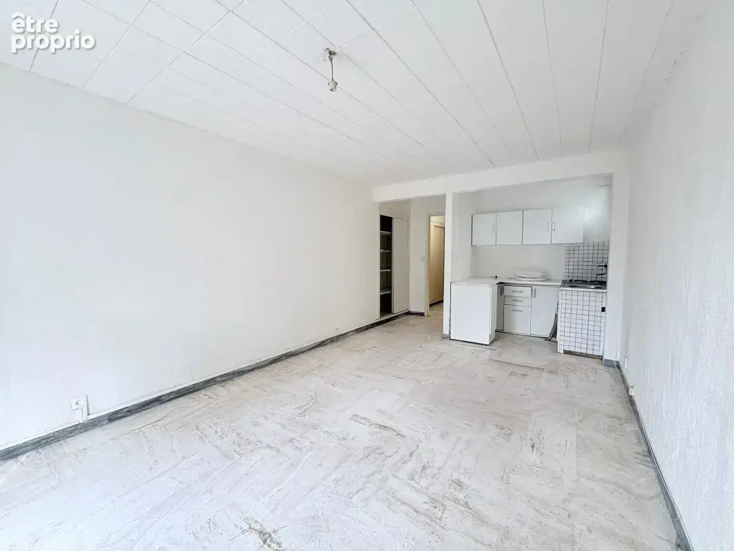 Grand studio avec balcon, cave et stationnement - photo 2