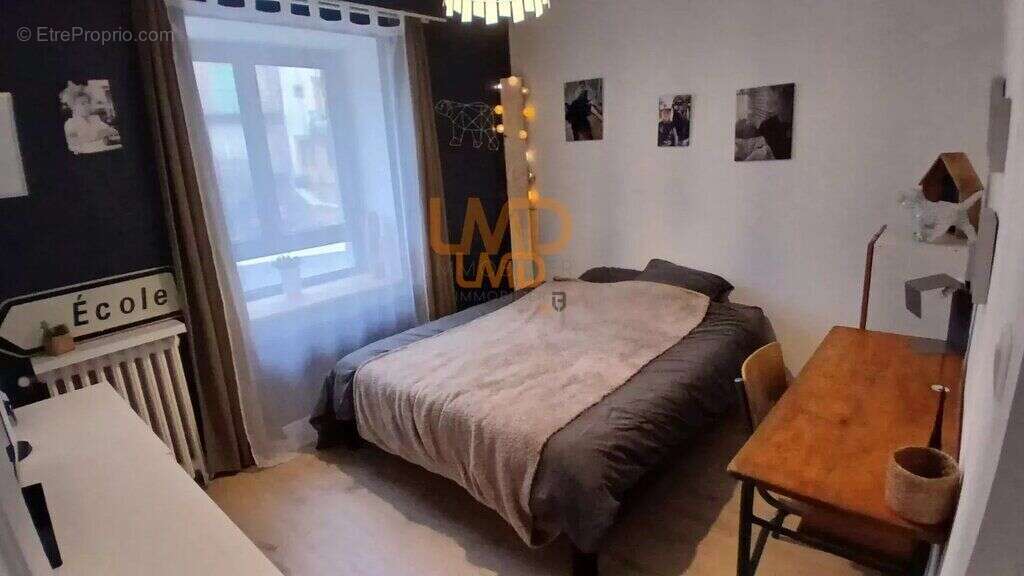 Maison à SALLES-CURAN