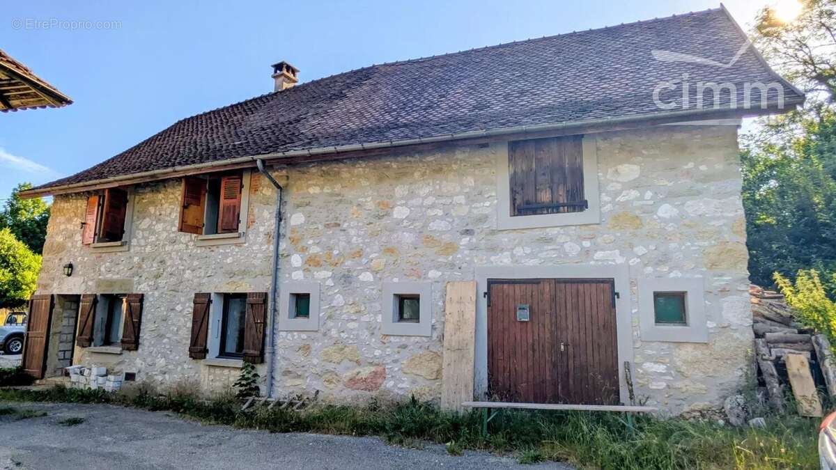 Maison à SAINT-CHRISTOPHE-SUR-GUIERS
