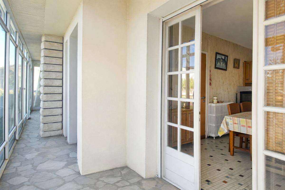 Maison avec chais et grand terrain - photo 3