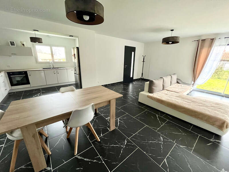Maison à SAINT-CYR-EN-TALMONDAIS