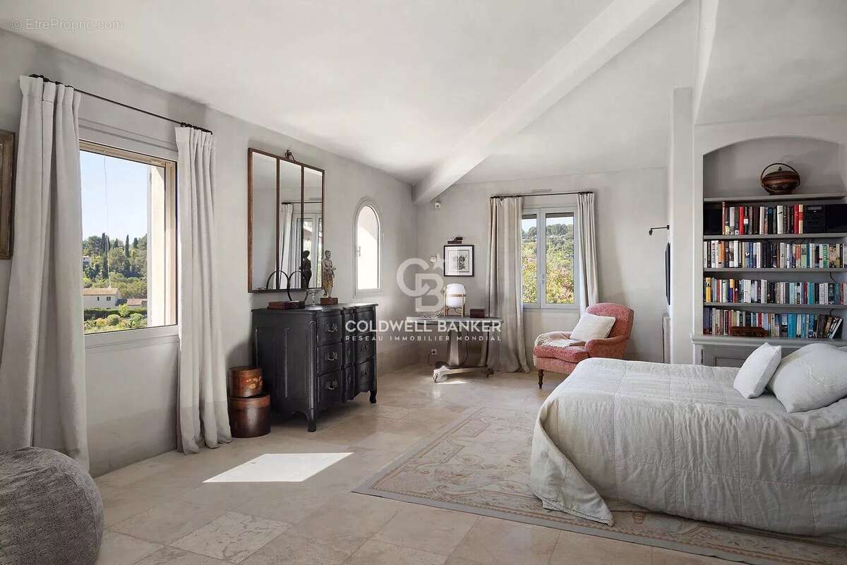 Maison à VALBONNE