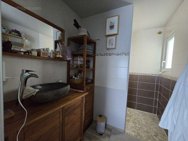 Villa familiale de plain-pied – 181 m² – 5 chambres – piscine – véranda – terrain de 916 m² - photo 8