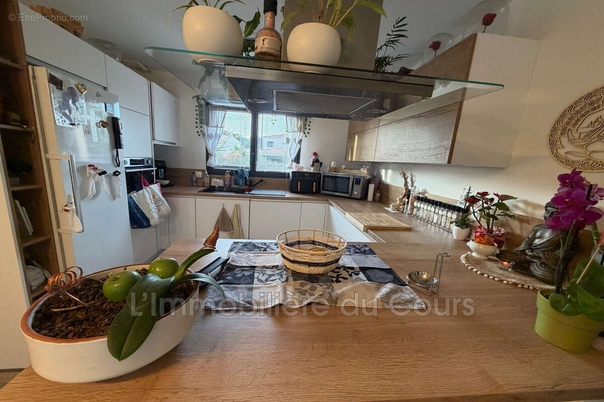 Maison à SAINT-MITRE-LES-REMPARTS