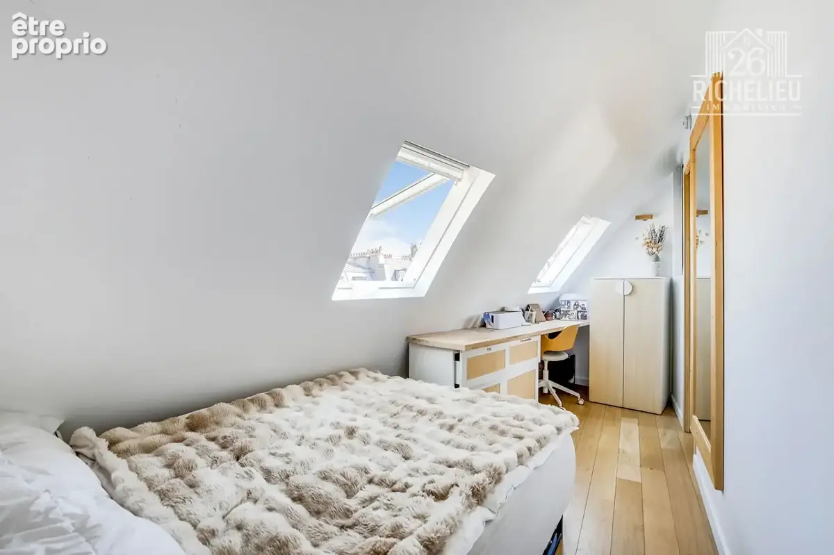 Paris 1er-Saint honoré, Pont Neuf.Appartement deux pièces 39m2 de charme - photo 3