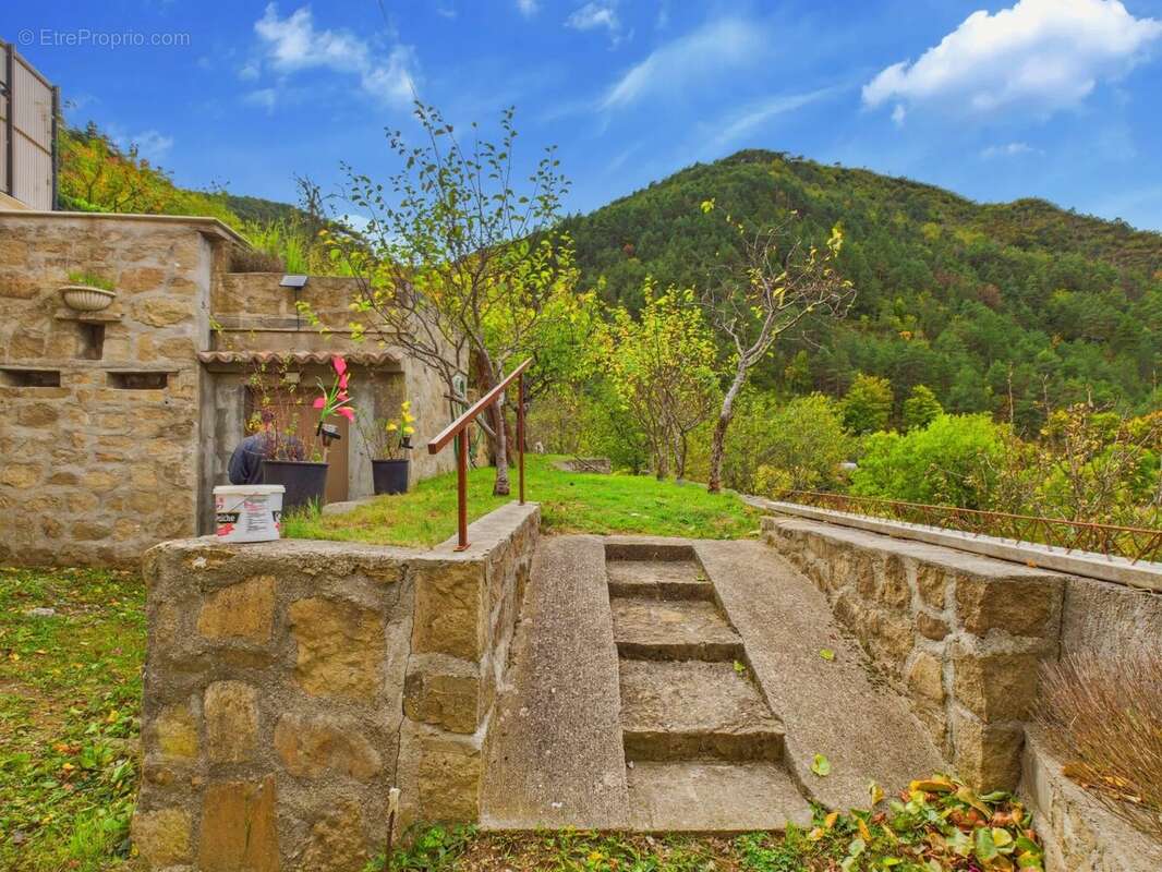 Lantosque GORBLAOU Maison à terminer + Appartement + Terrains + Garage Fermé**Vue Montagne - photo 10