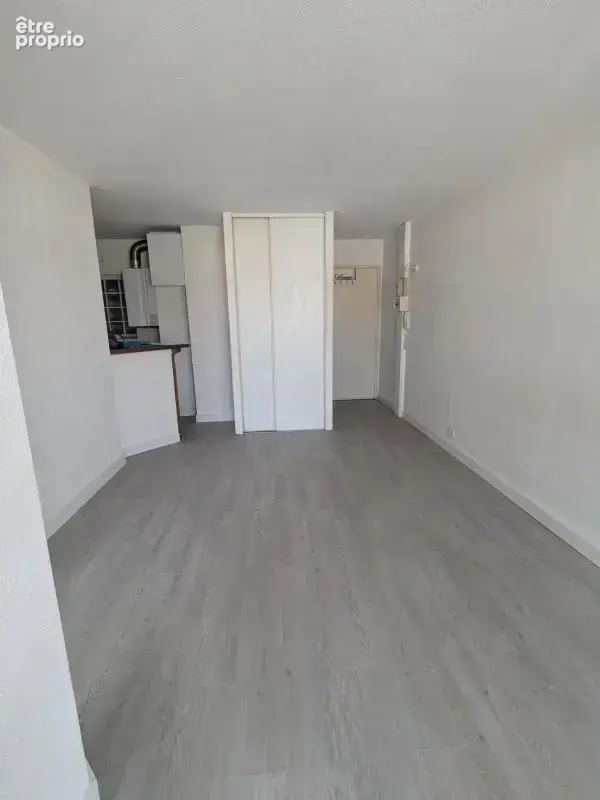 Studio avec chambre et balcon - St Genès - photo 4
