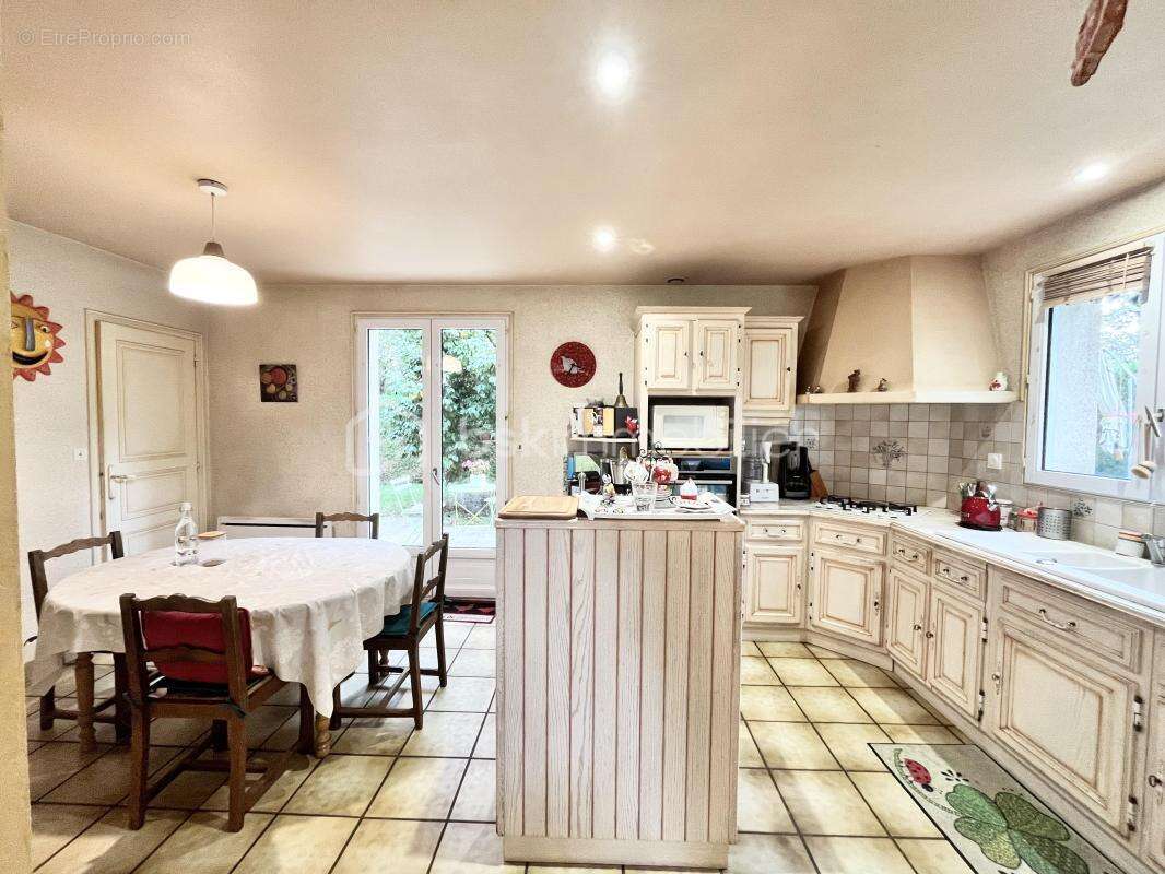 Maison à LES HERBIERS