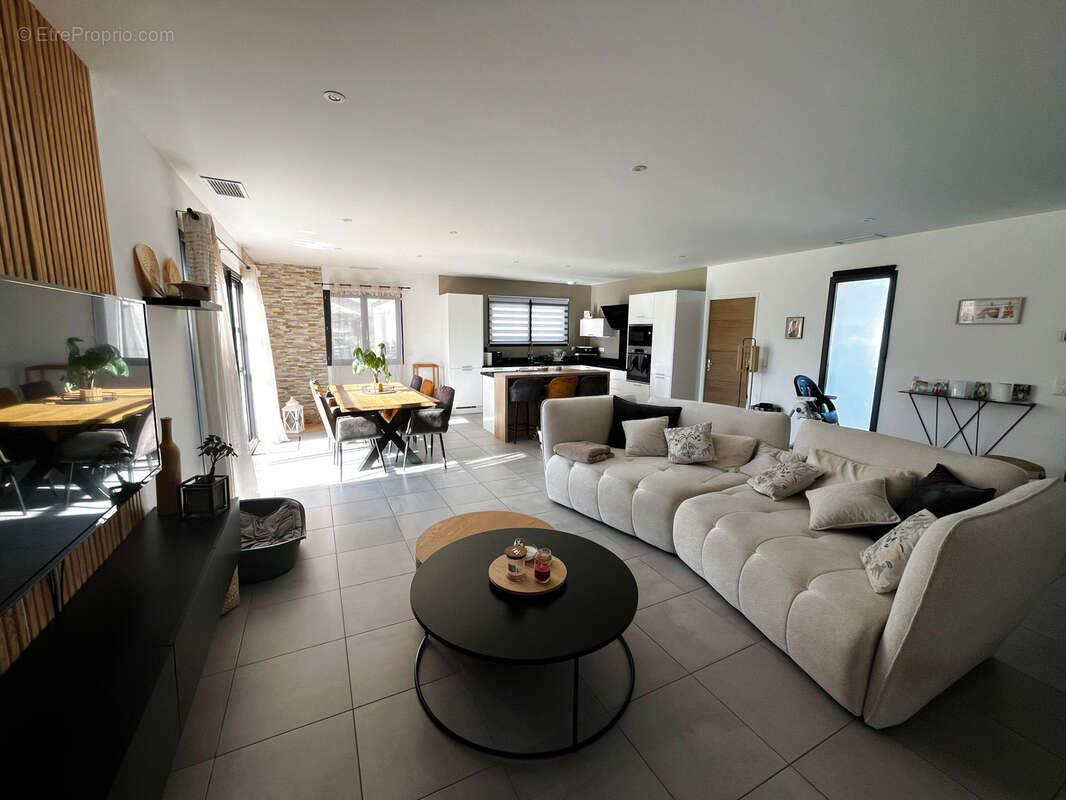 Maison à ALLEGRE-LES-FUMADES