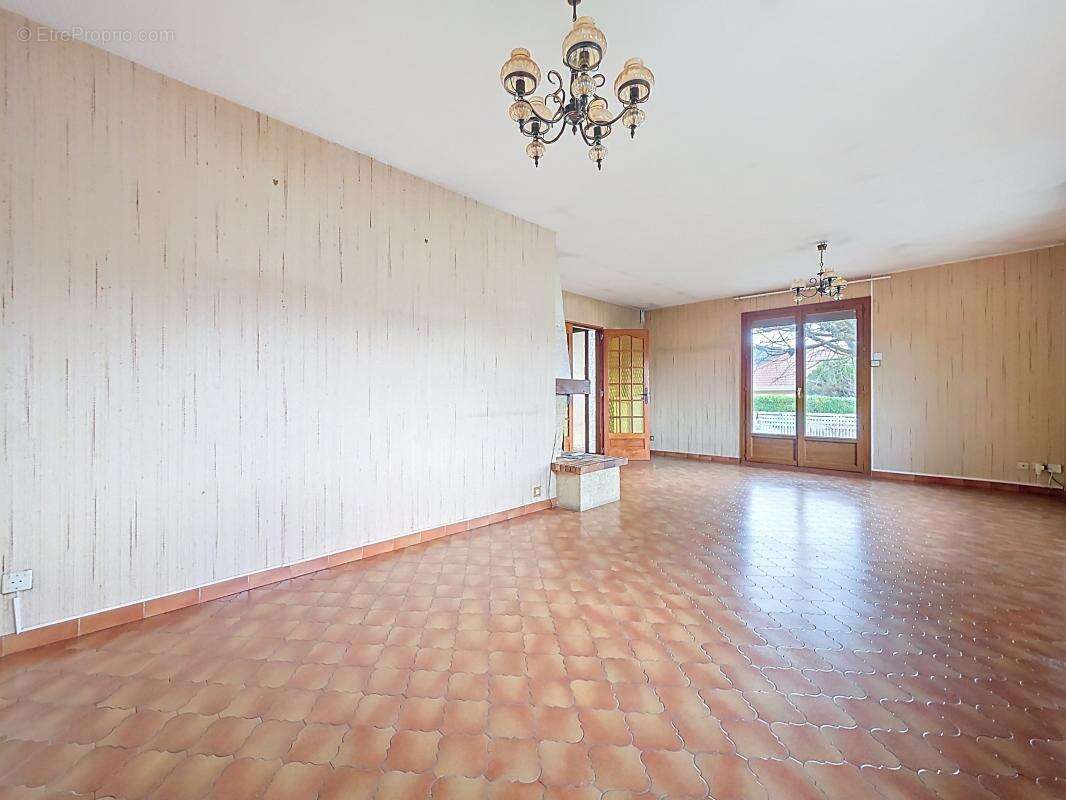 Maison à SAINT-PIERRE-DE-CHANDIEU