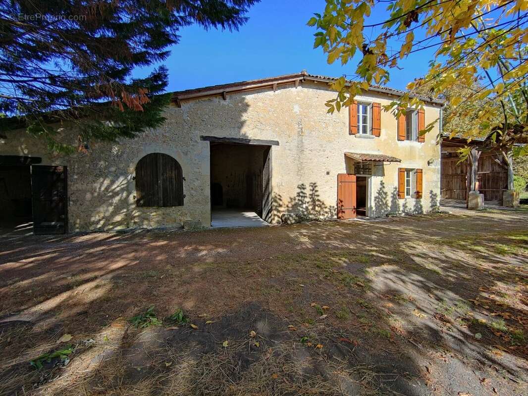 Maison à SAINT-MORILLON