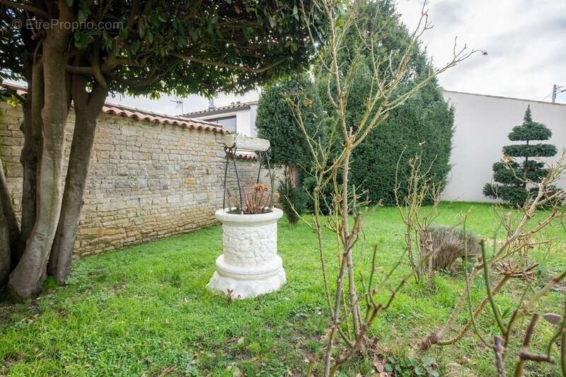 Maison à SAINT-MEDARD-D'AUNIS