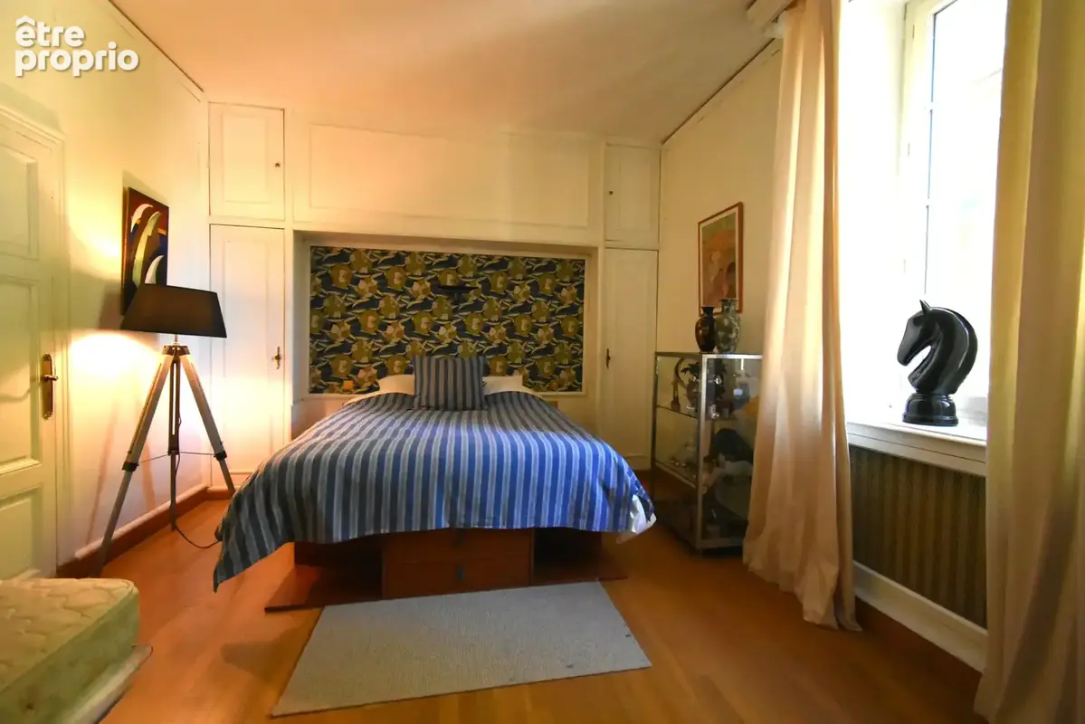 Maison de maître atypique avec maison secondaire, piscine et jardin. - photo 10