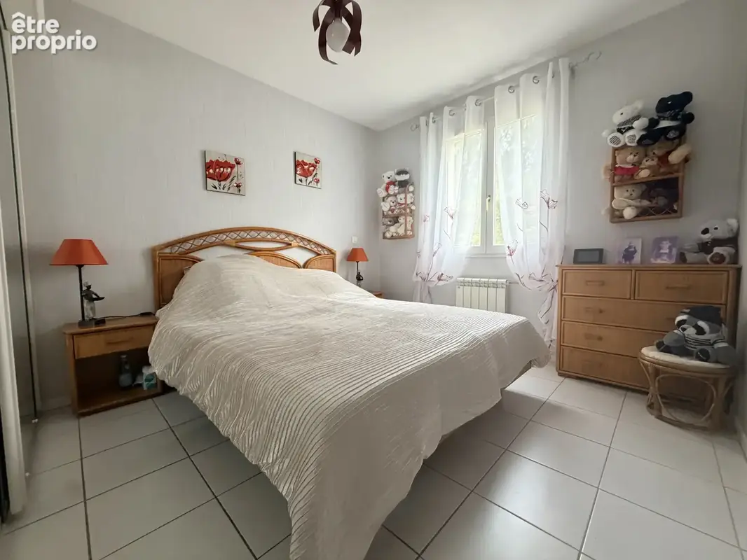 Maison familiale 121 m2 avec piscine, terrain clôturé et beaux espaces de vie - photo 14