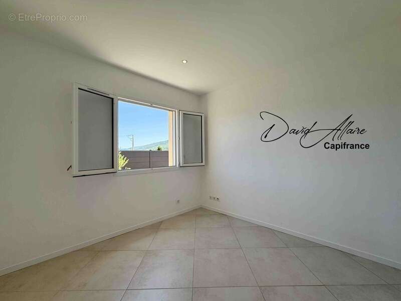Maison de plain-pied récente – 81,5 m² – 3 chambres – Garage - Châteauneuf-de-Chabre (05) - photo 14
