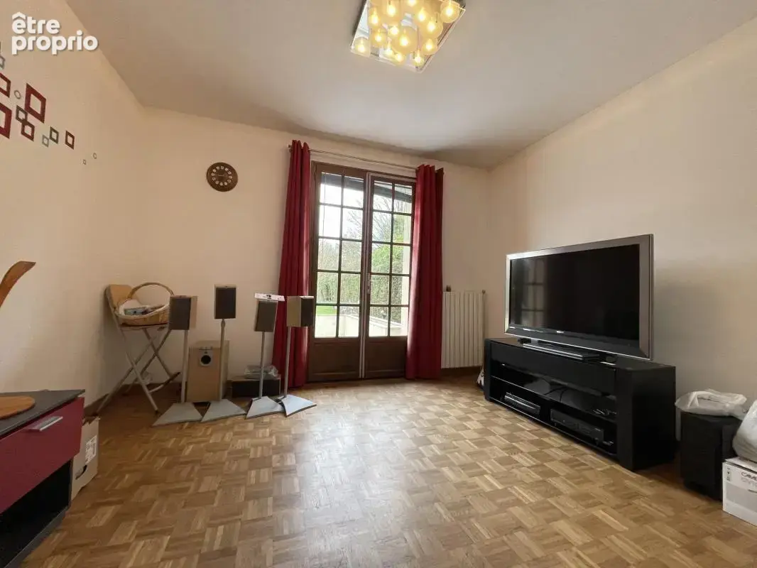 Maison au calme avec grand terrain et beau potentiel - photo 8