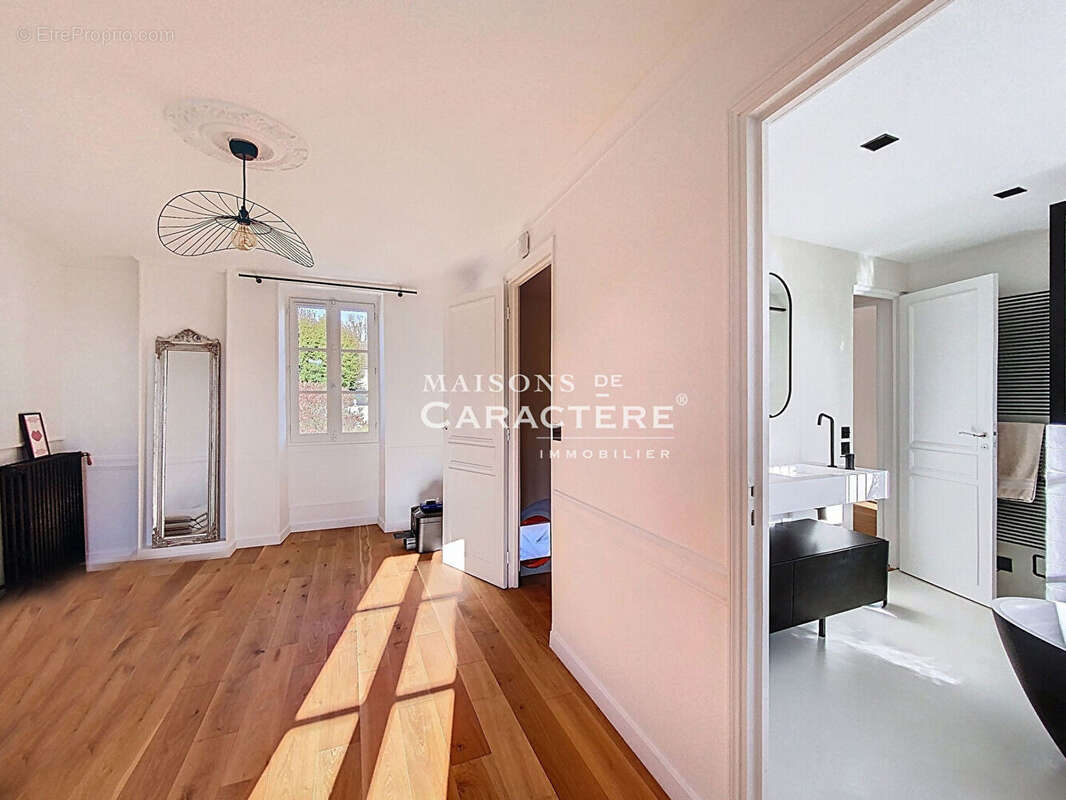 Maison à CRESPIERES