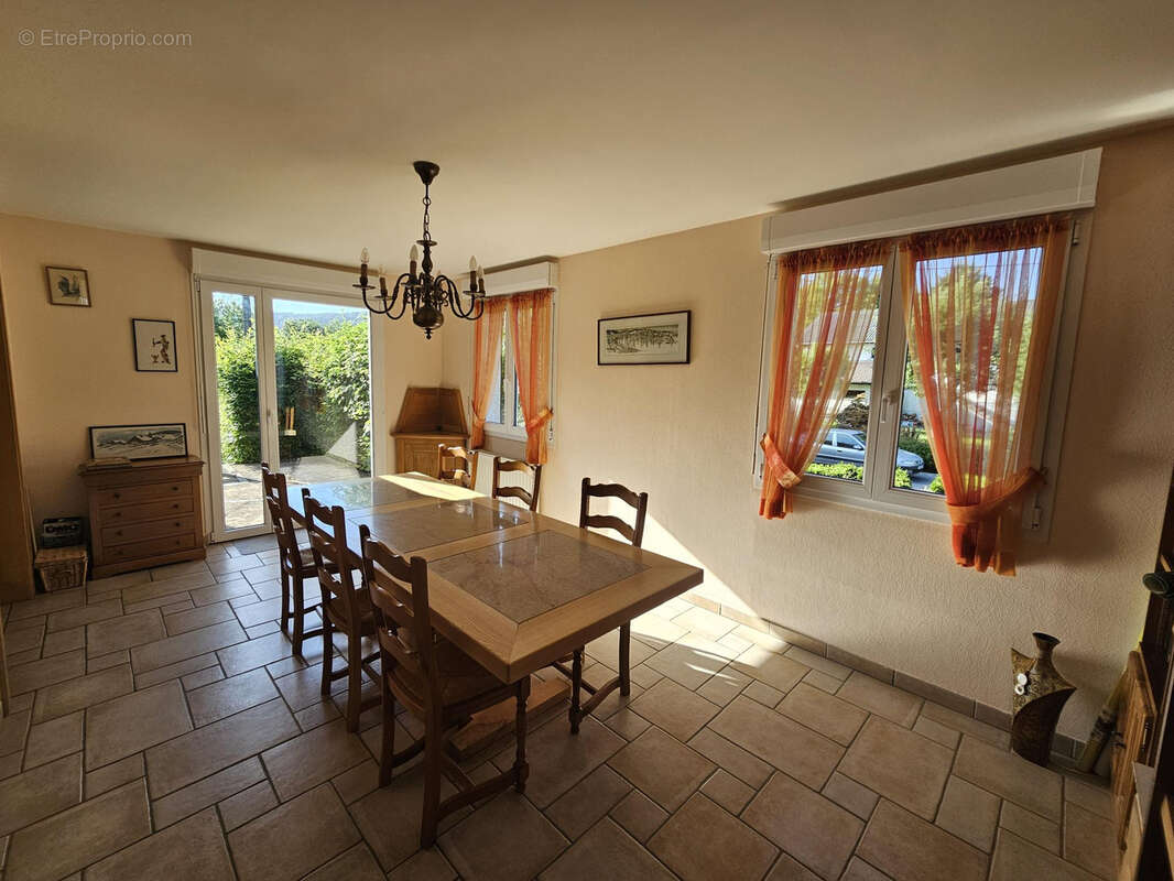 Maison à VERCEL-VILLEDIEU-LE-CAMP