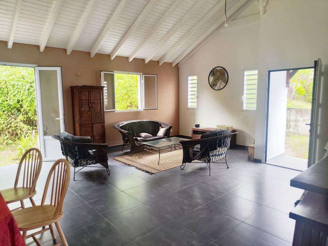 Maison à CAPESTERRE-BELLE-EAU