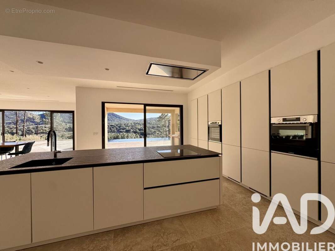 Maison 250 m² à Plan-De-La-Tour  - photo 6