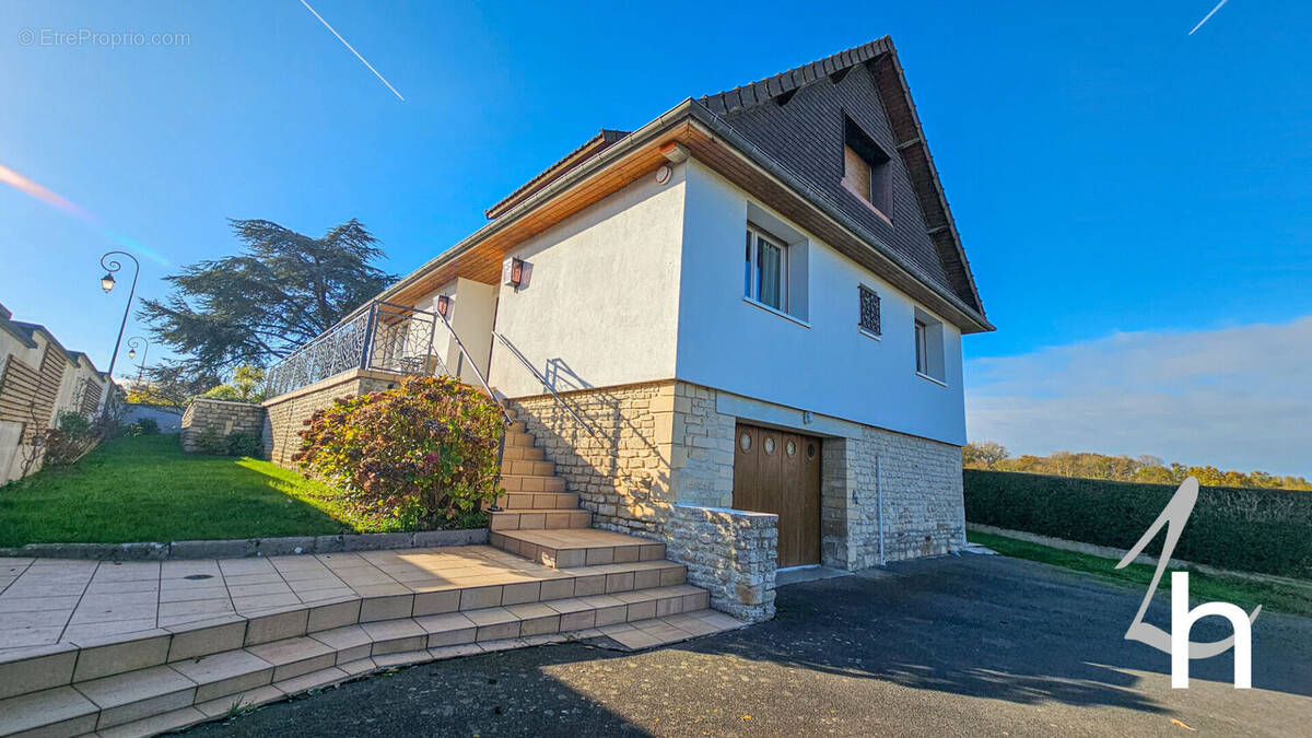 Maison à FONTAINE-ETOUPEFOUR