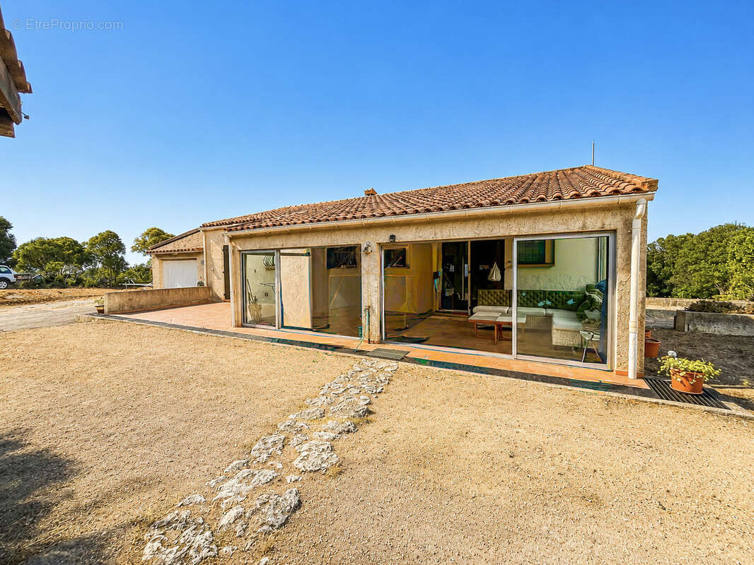 Propriété avec dépendance sur grand terrain constructible à 5 min de la plage de Bonifacio - photo 25