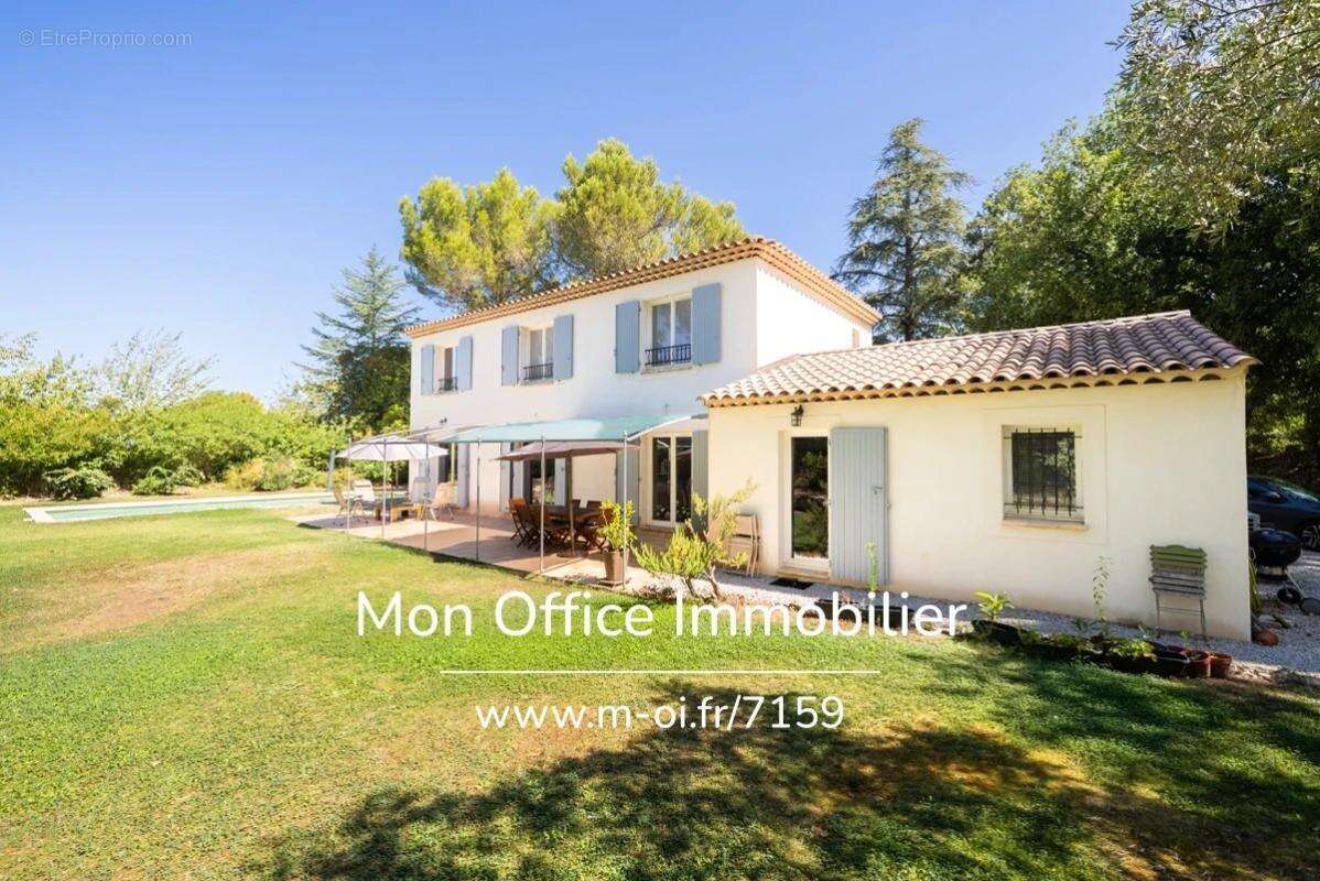Référence : 7159-DVI - AIX EN PROVENCE - Celony - Bastide de caractère de 172 m² sur un terrain plat de 2 300 m² avec piscine - photo 2