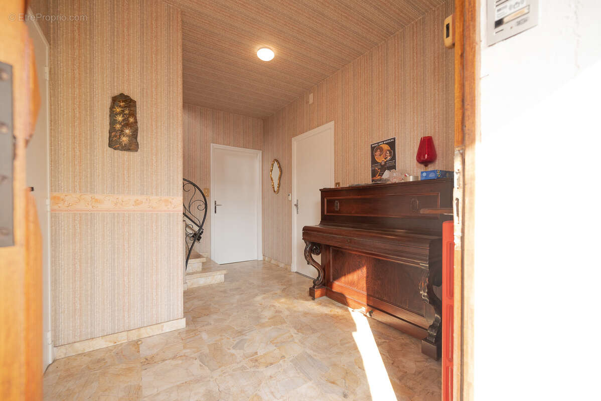 MaisonT5  avec 2 garages sur terrains clos - photo 9