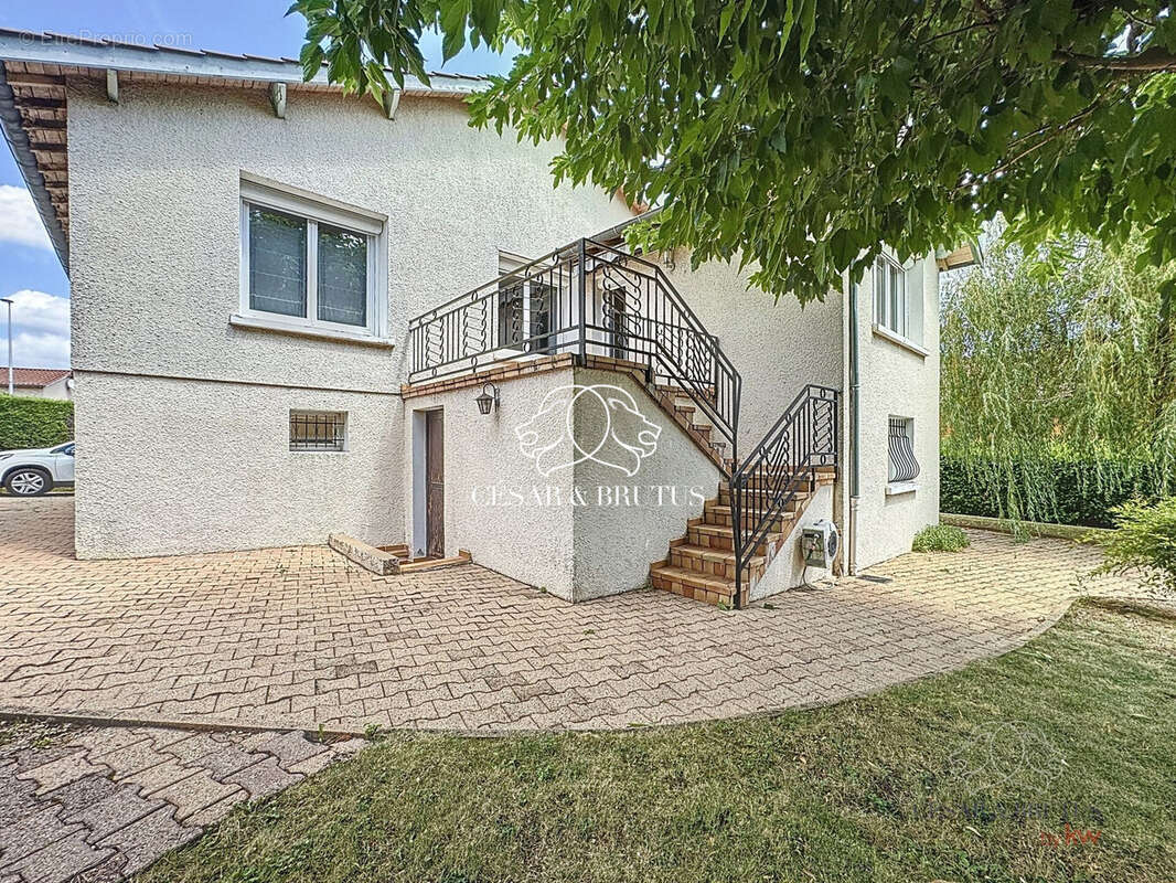 Maison à CHAZAY-D&#039;AZERGUES