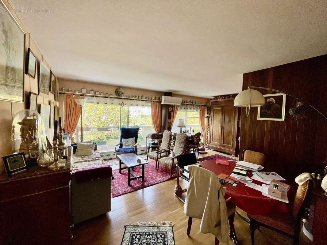 Appartement à NEUILLY-SUR-SEINE