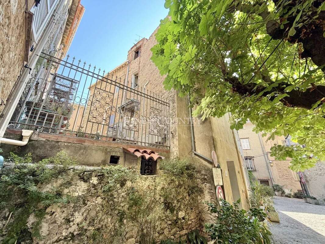 Vente immeuble à Le Cannet , à rénover. - photo 13