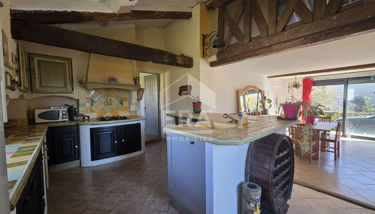 Maison à VILLECOMTAL-SUR-ARROS