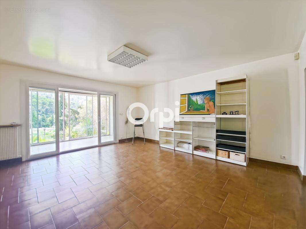 Villa d'architecte de 215 m² – Volumes, luminosité et garage de 65 m² - photo 13