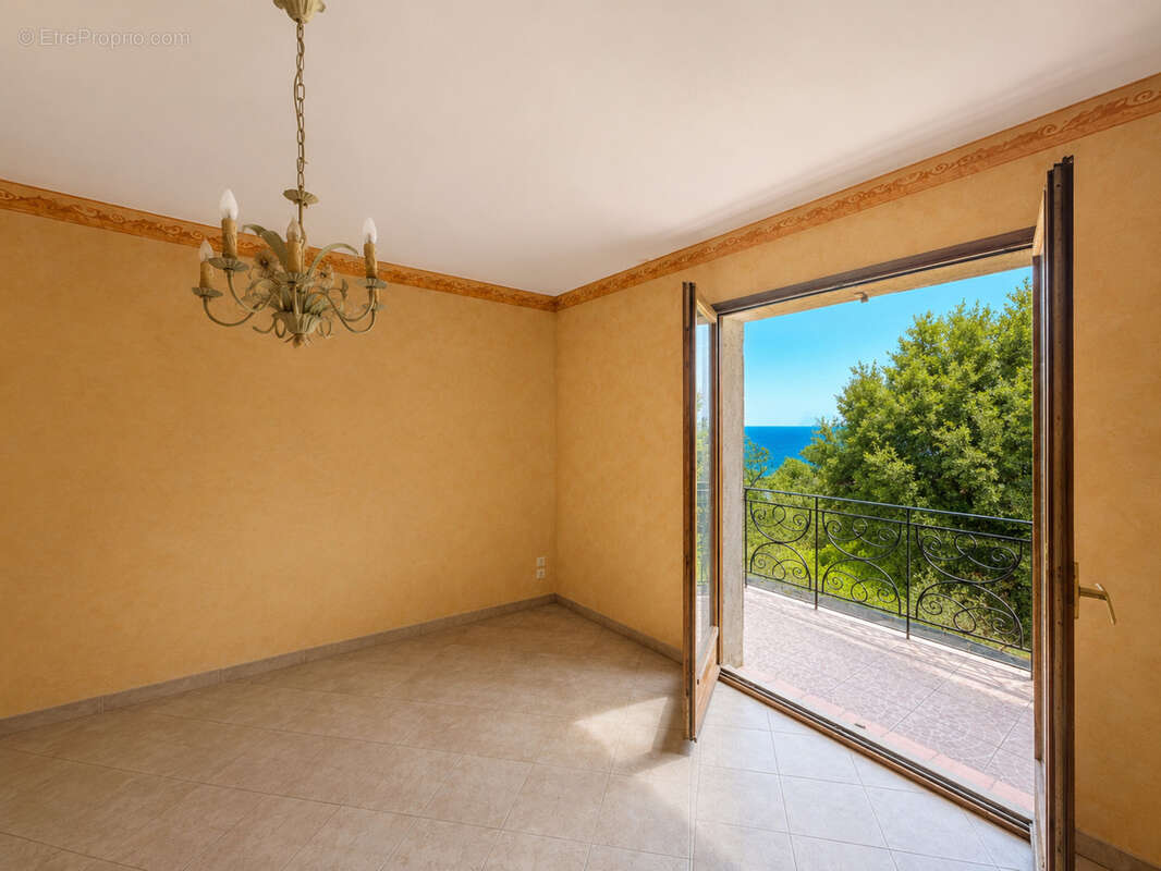 Propriété à rénover 8 pièces vue mer panoramique, 3 appartements et fort potentiel.  (20) - photo 6