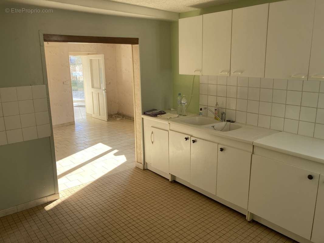 Maison à FAYE-LA-VINEUSE