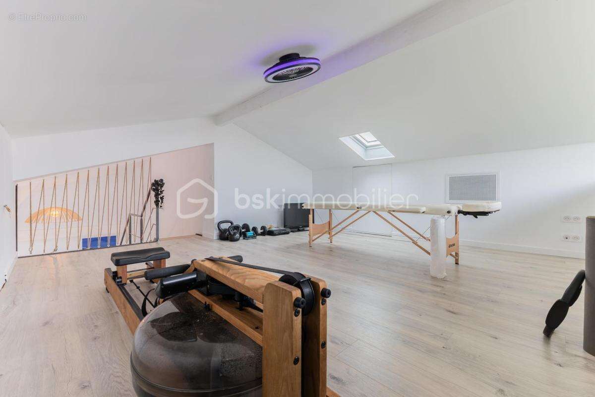 BIARRITZ – Élégante villa familiale rénovée 5 chambres - jardin ombragé  et jacuzzi - photo 17
