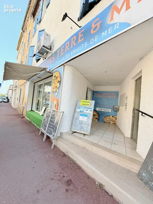 Fonds de commerce « Poissonnerie   Traiteur, Fruits de Mer » — Emplacement no1, en plein cœur d'une commune to - photo 2