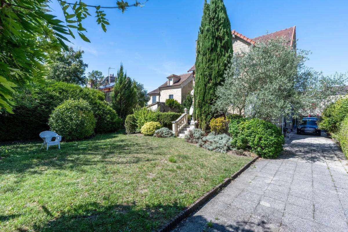 Belle maison individuelle de 250 m² sur terrain piscinable à découvrir ! - photo 20