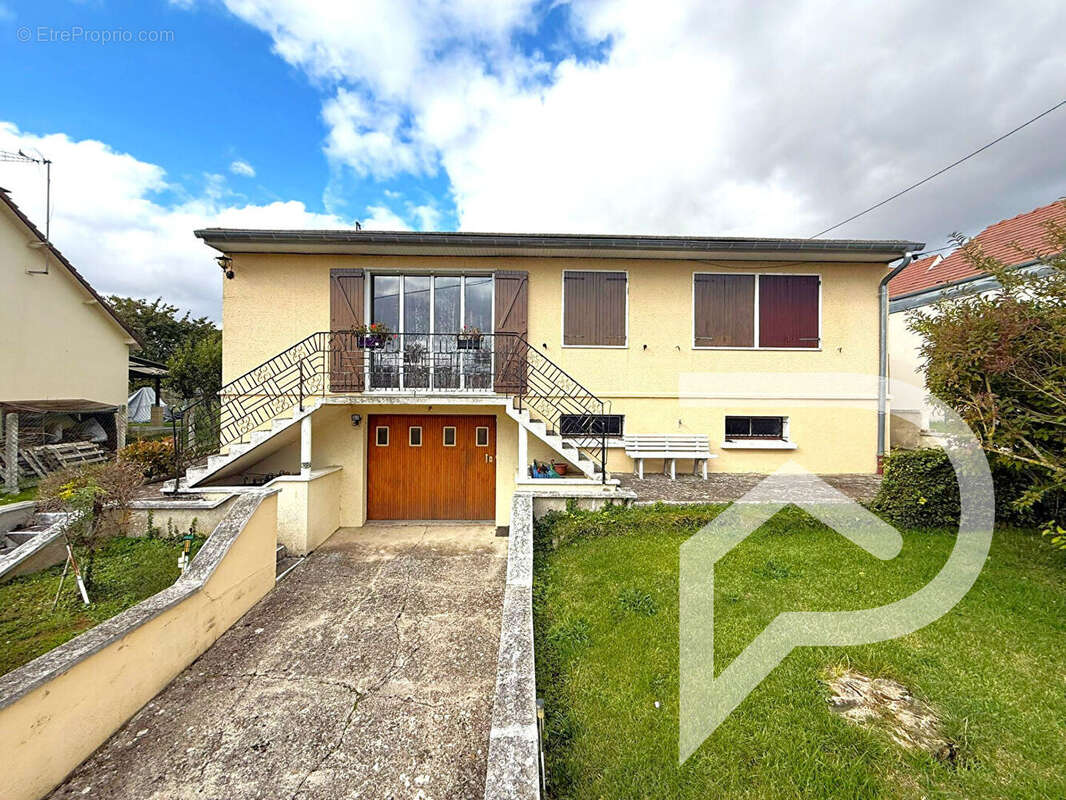 Maison à SAINT-AUBIN-SOUS-ERQUERY