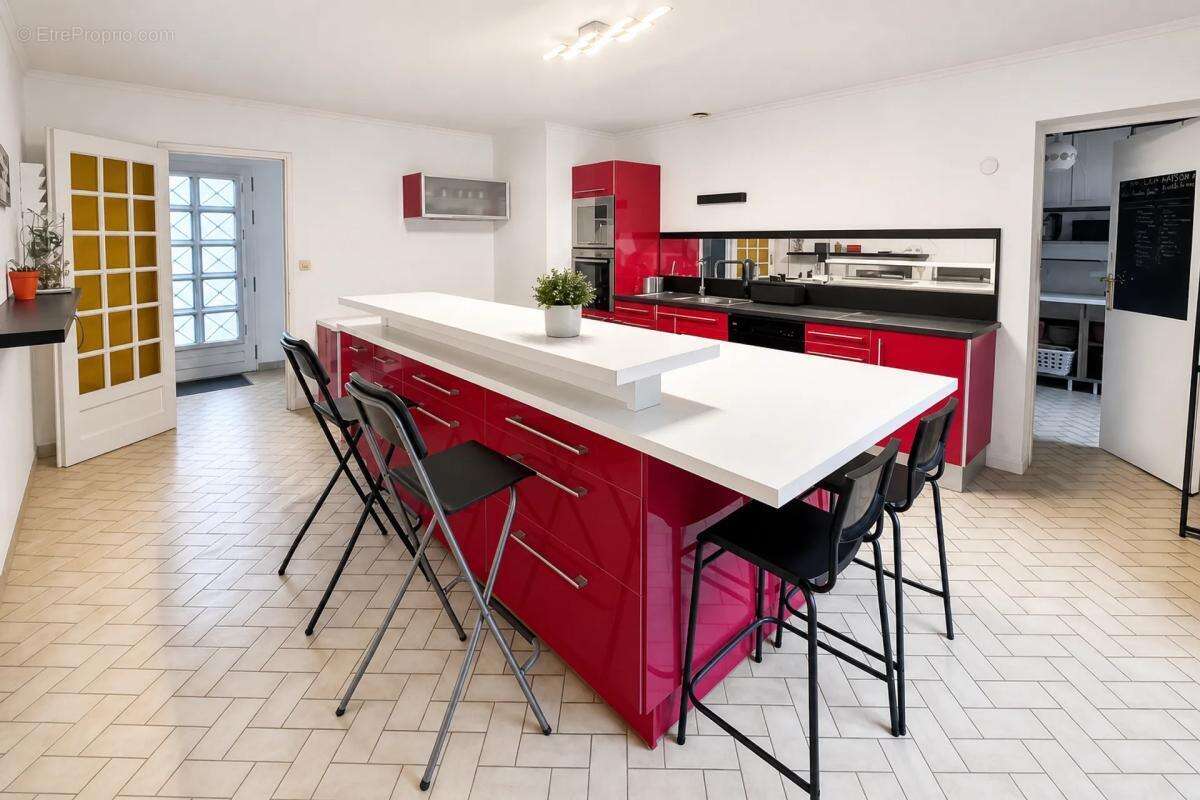 Maison spacieuse de 240 m² à Vesly - photo 3