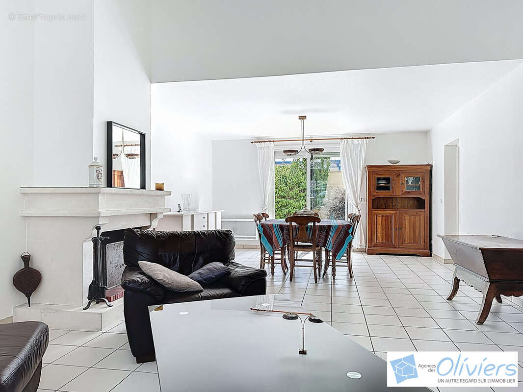 Maison à VOISINS-LE-BRETONNEUX