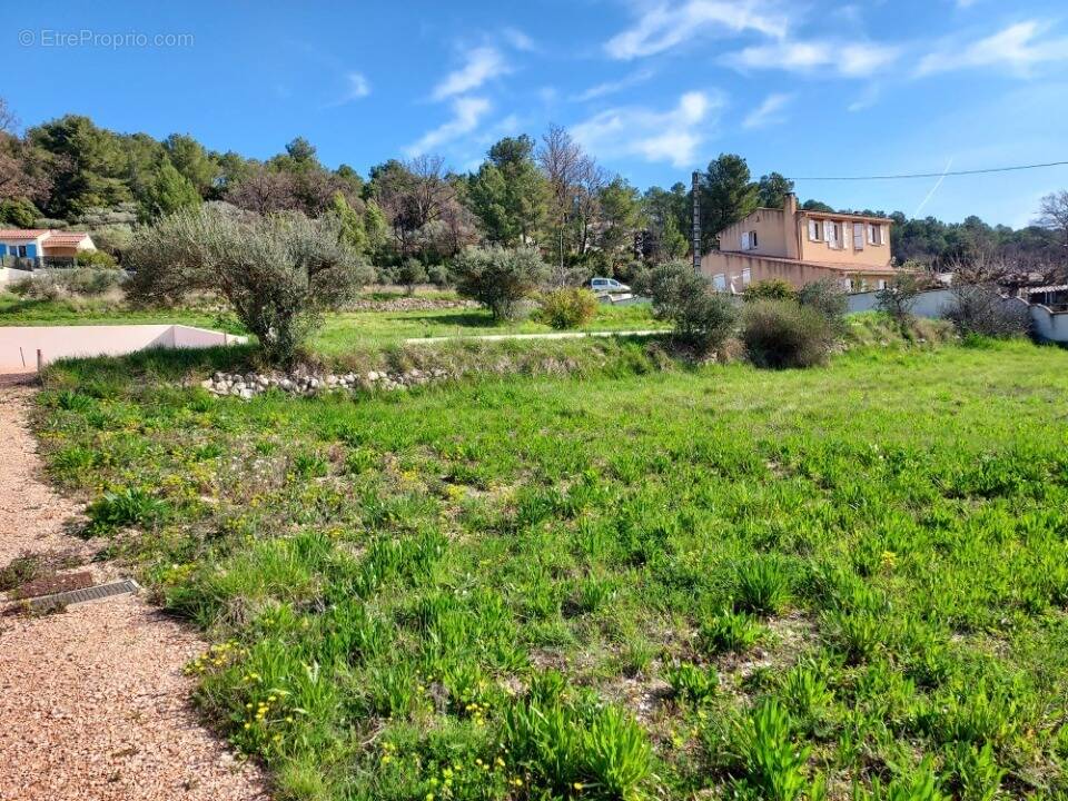 Terrain à BARJOLS