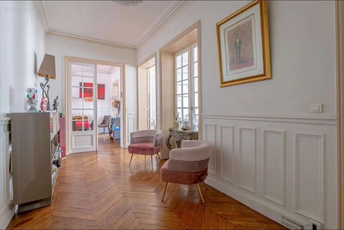 Appartement à PARIS-16E