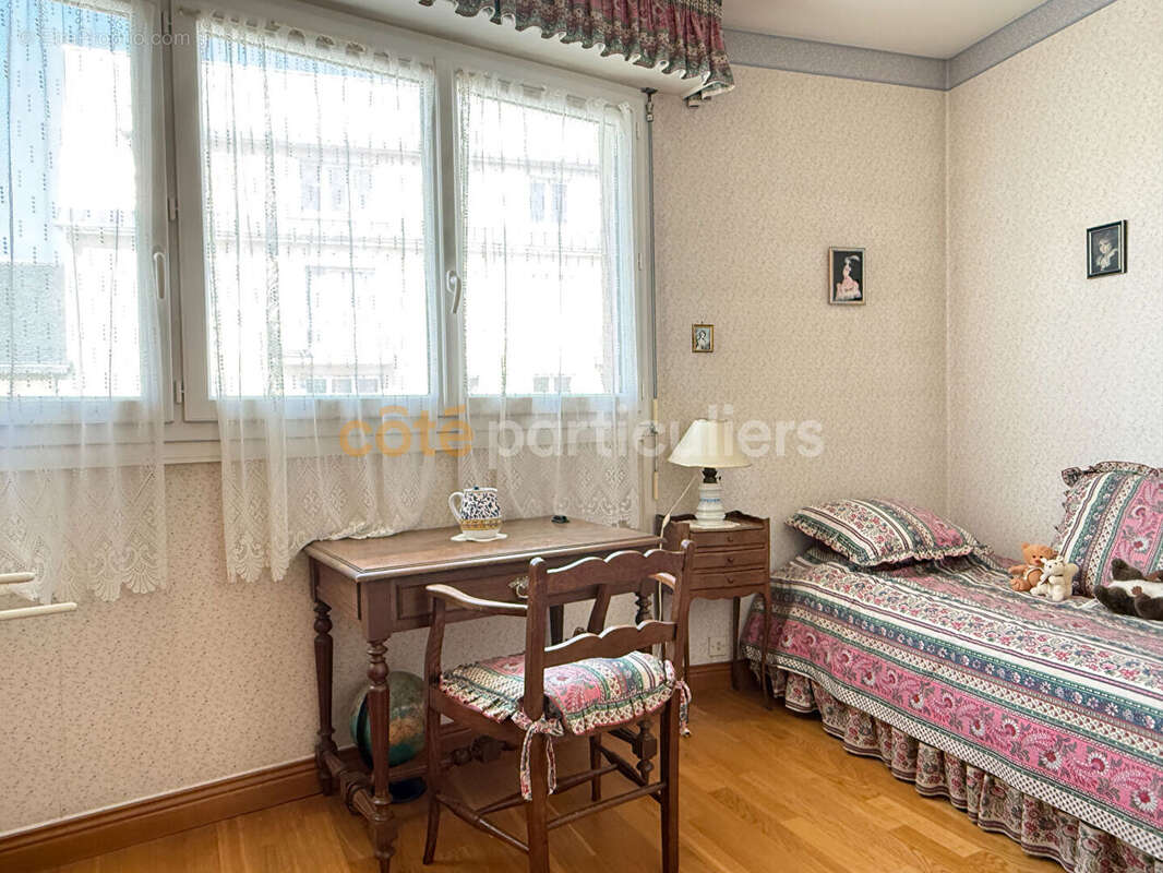 A VENDRE - LAVAL - Appartement de type 4 - photo 9