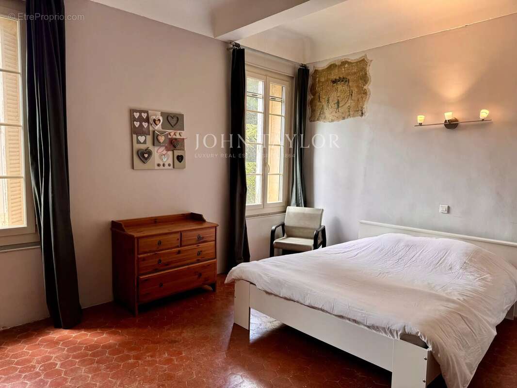 Château du XVIIIe siècle face au Luberon - photo 6