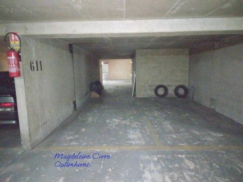 Parking à PARIS-20E