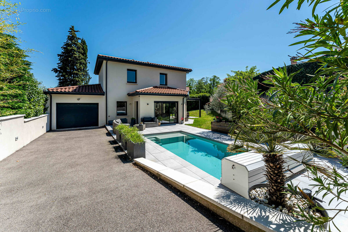 Maison à GREZIEU-LA-VARENNE