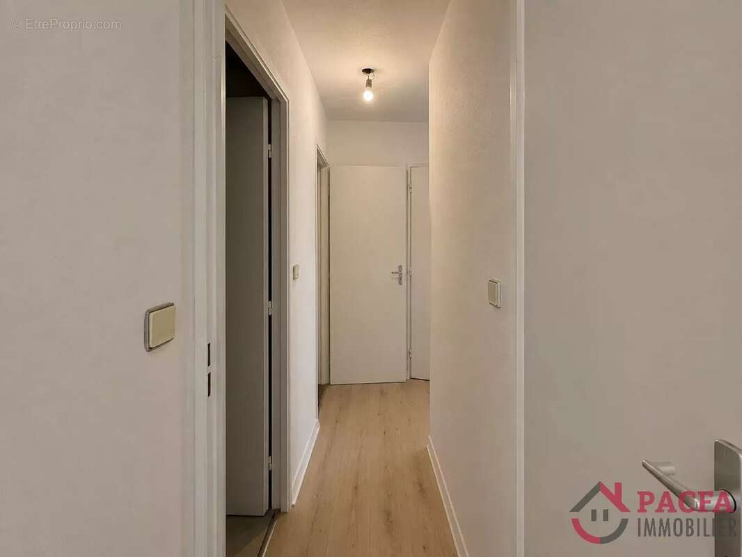 Appartement T2 avec terrasse et parking - photo 6
